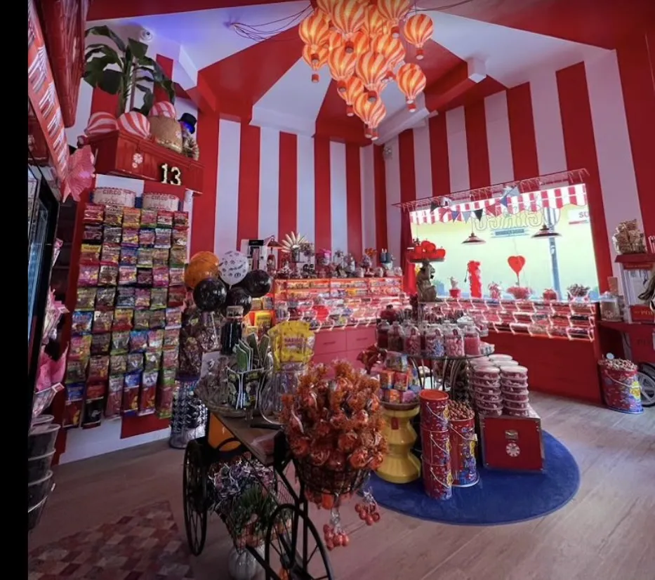 Iluminación e interior de la tienda Circo